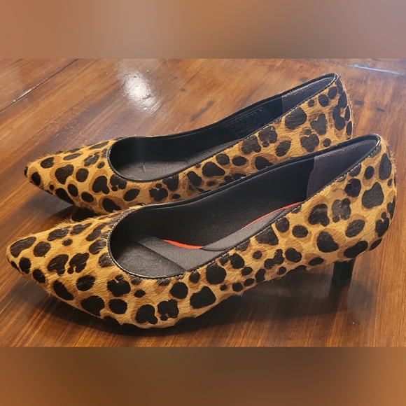 Rockport Animal Print Pointed Toe Leopard Kitten Heels Size 5 - Picture 3 of 7